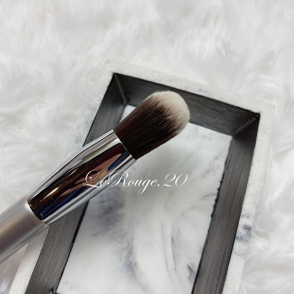it cosmetics Makeup It Cosmetics 6 Airbrush Foundation Brush Poshmark